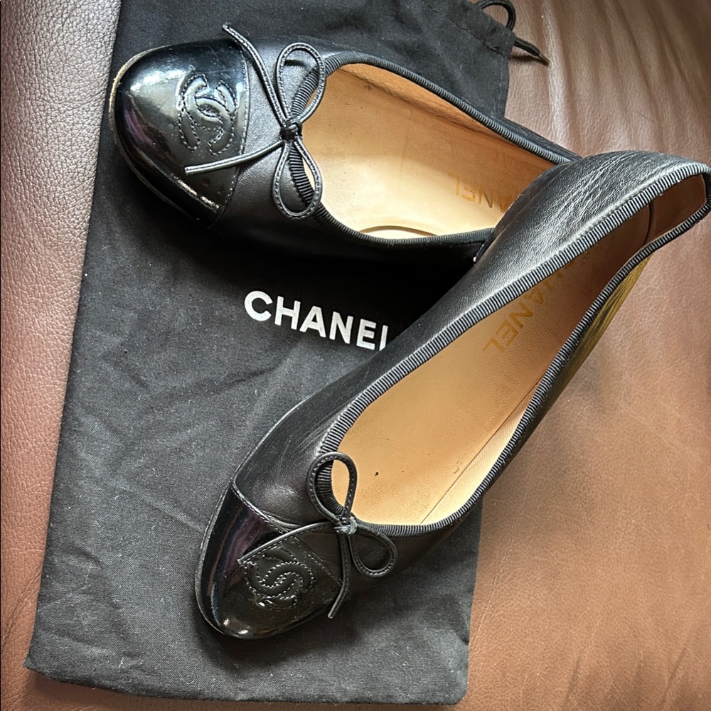 CHANEL Black Leather Flats with Bow